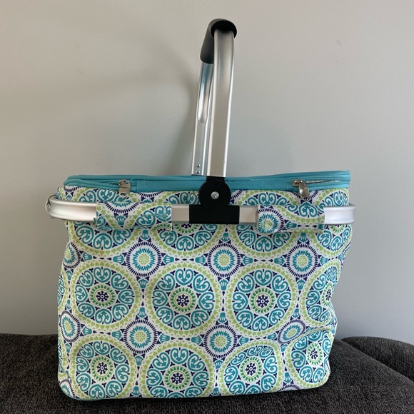 Insulated cooler/picnic basket. - Picture 2 of 3